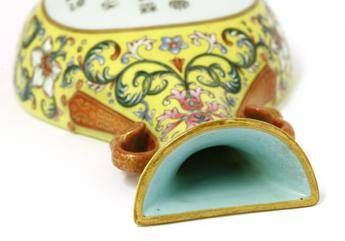 Compra vaso cinese per 1 sterlina, lo rivende all'asta per 500 mila Compra vaso cinese per 1 sterlina, lo rivende all'asta per 500 mila